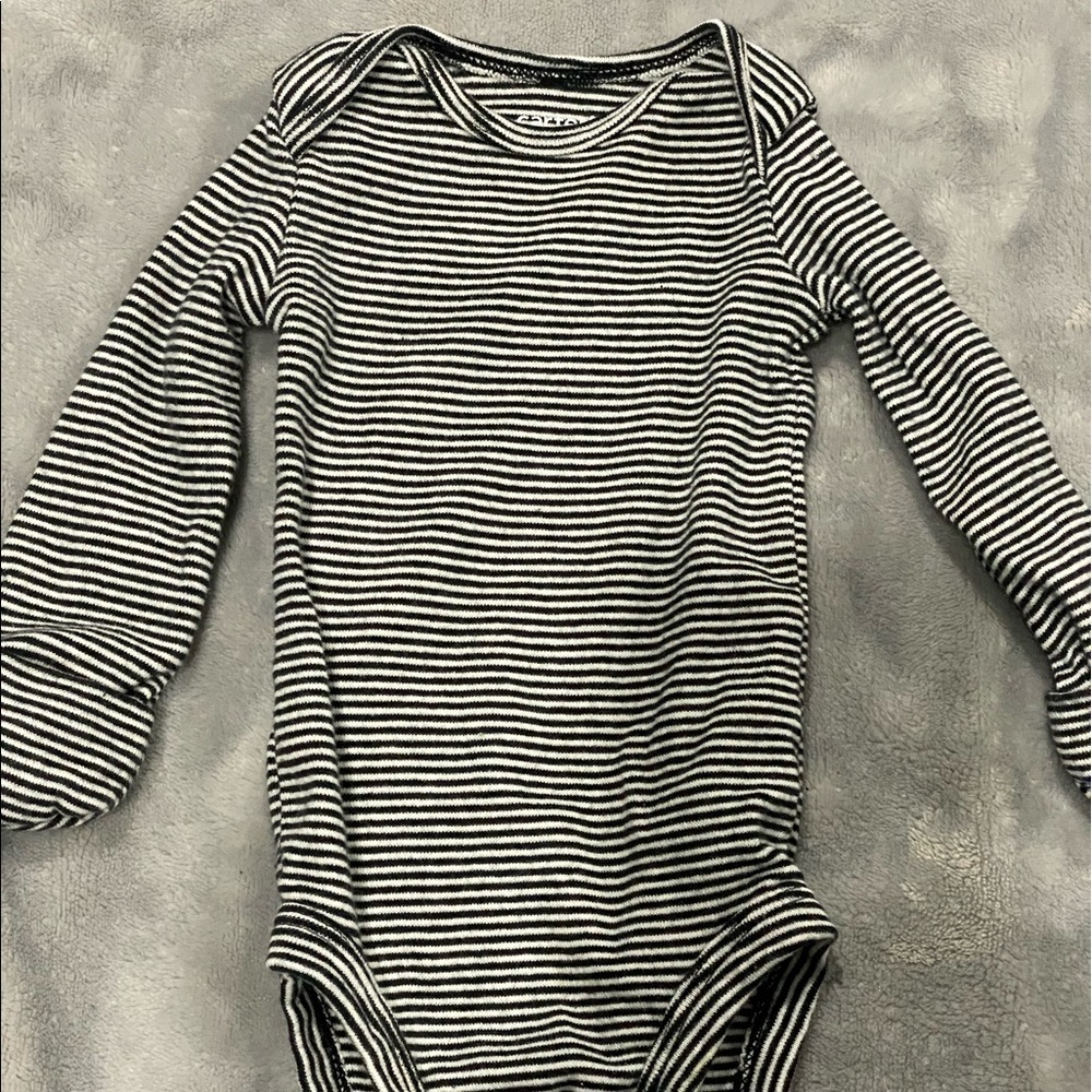 4 pack original dinosaur bodysuits - Picture 3 of 5